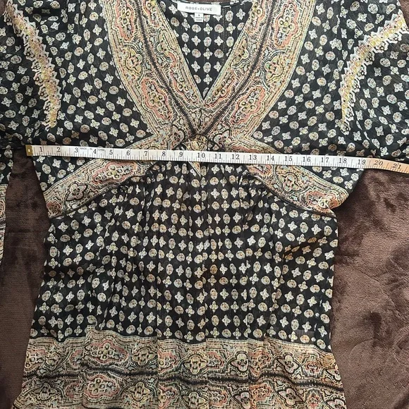 Rose & Olive Boho Medallion Print V-Neck Bishop Sleeve Blouse - Picture 5 of 8